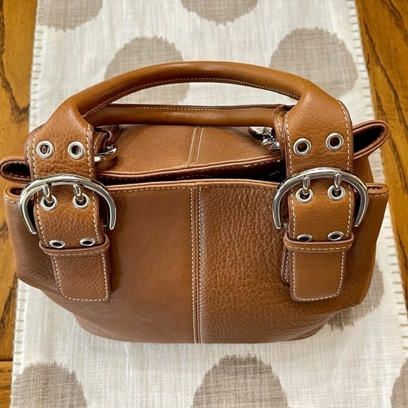 TIGNANELLO, NWOT, STYLISH BROWN LEATHER TOTE WITH DOUBLE HANDLES. - Picture 7 of 9